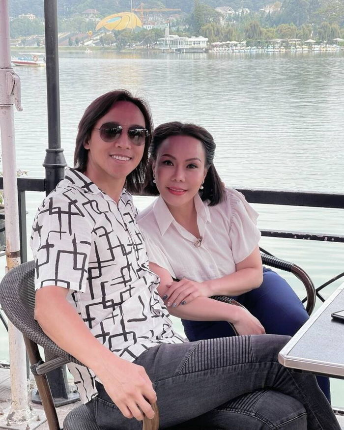 Việt Hương giúp Phi Nhung chuyển viện trong đêm: chị như bồ tát sống