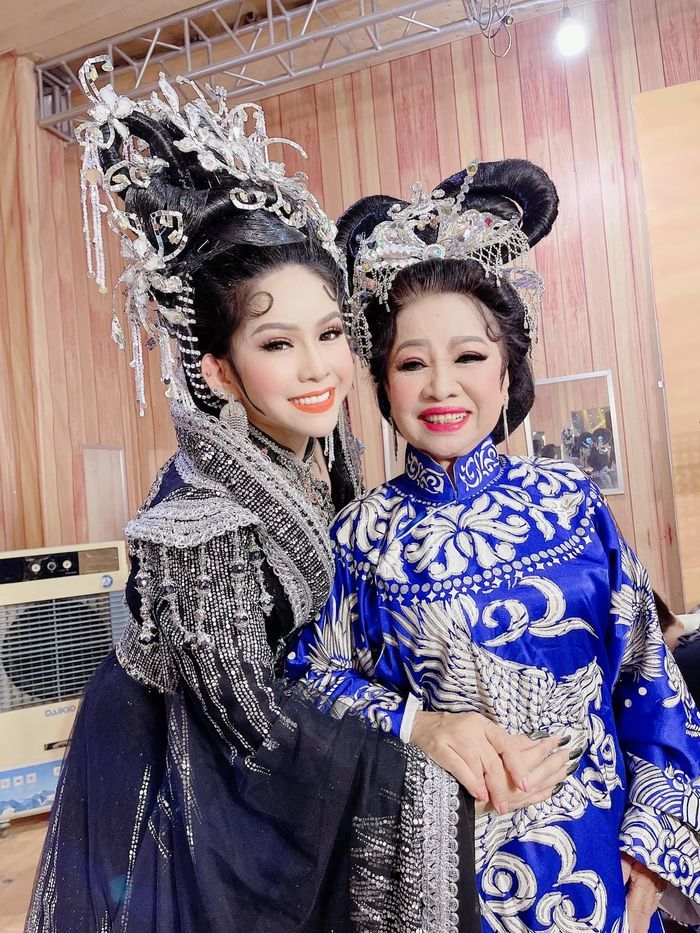 Việt Hương giúp Phi Nhung chuyển viện trong đêm: chị như bồ tát sống