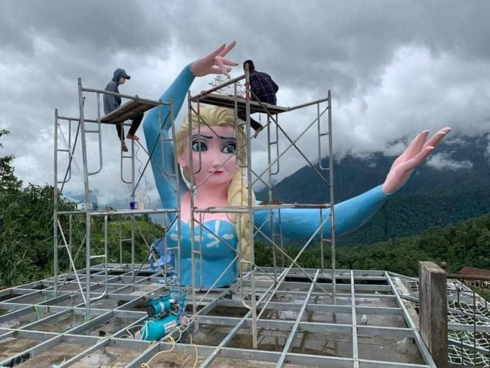 Hết Nữ thần tự do, Elsa, Sa Pa lại xuất hiện nữ thần vuốt tóc