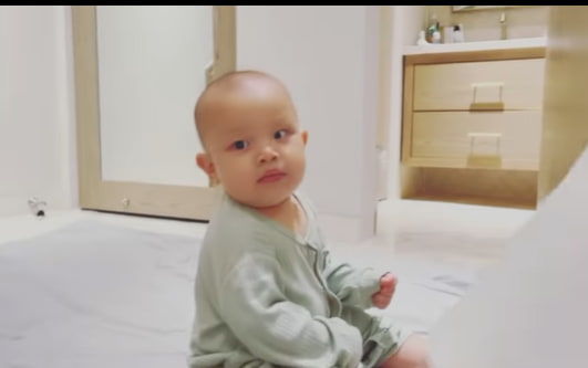 Hết thánh meme, Leon nhà Hà Hồ lại có thêm biệt danh mới