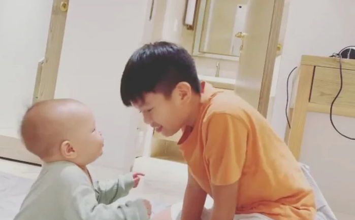 Hết thánh meme, Leon nhà Hà Hồ lại có thêm biệt danh mới