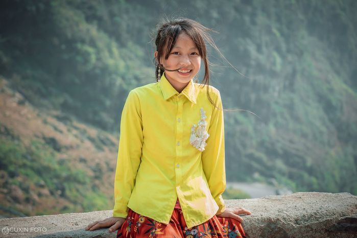 Hình ảnh bé gái Hà Giang mang nét đẹp thiên thần gây sốt CĐM