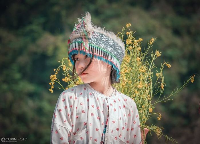 Hình ảnh bé gái Hà Giang mang nét đẹp thiên thần gây sốt CĐM