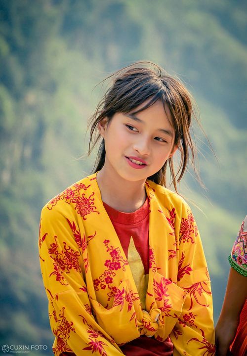 Hình ảnh bé gái Hà Giang mang nét đẹp thiên thần gây sốt CĐM