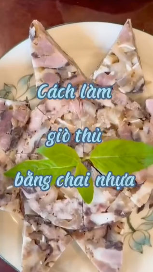 Kiwi Ngô Mai Trang bày cách gói giò thủ tại nhà với chai nhựa