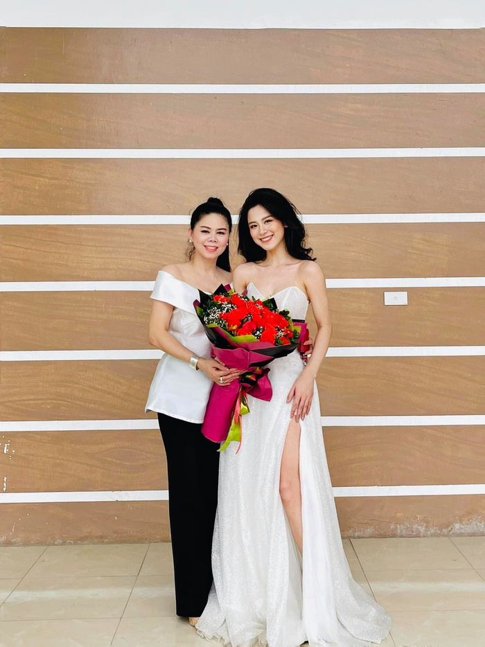 Hot girl Hàn Hằng sau hơn 1 năm biến mất giờ thế nào?