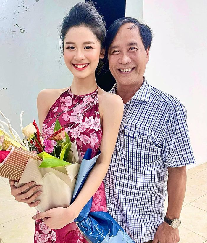 Hot girl Hàn Hằng sau hơn 1 năm biến mất giờ thế nào?