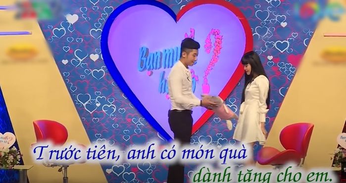 Hotgirl trả lại quà khi nam chính ra sức thả thính rồi từ chối hẹn hò