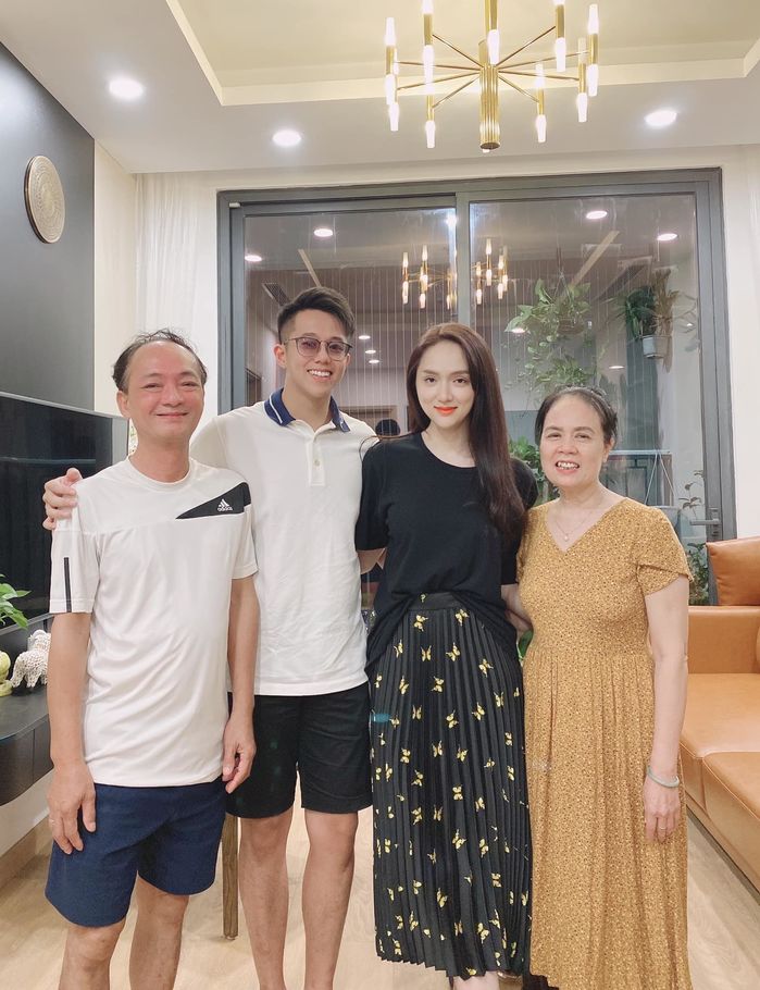 Câu nói xưa ứng nghiệm, Hương Giang được ví như thánh dự đời mình