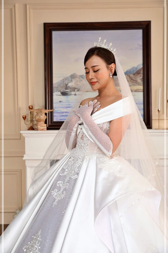 Hương Vị Tình Thân: Bóc giá 2 chiếc váy cưới của Nam khi về nhà chồng