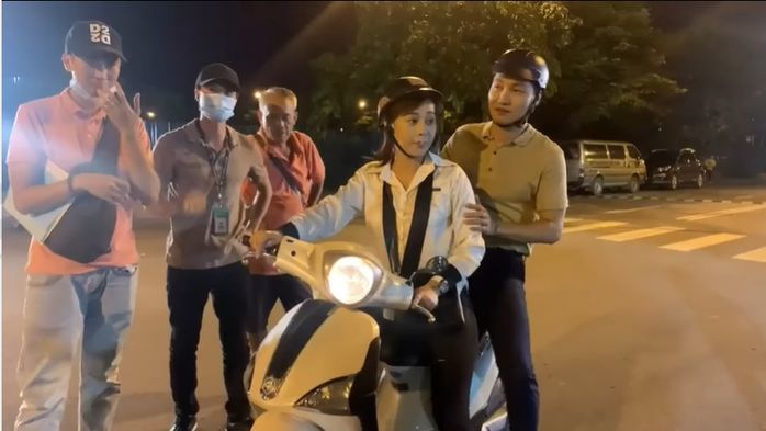 Hương Vị Tình Thân: Long có người nâng khăn sửa túi, Nam cau có rõ