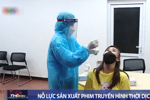 Hương vị tình thân: Long phán câu xanh rờn khi được Nam chở xe máy