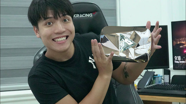 Người đầu tiên ở Việt Nam đạt nút kim cương YouTube