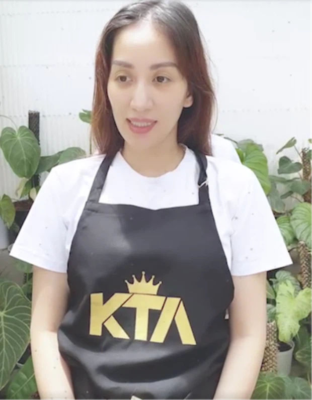 Khánh Thi livestream: được chồng kém 8 tuổi cắt tóc còn hôn môi