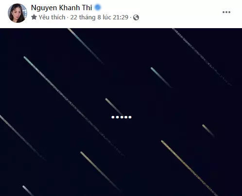 Khánh Thi livestream: được chồng kém 8 tuổi cắt tóc còn hôn môi