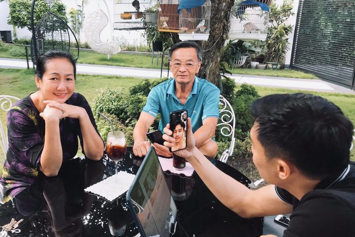 Khi sao Việt báo hiếu mẹ: không nhà sang thì cũng là xe tiền tỷ