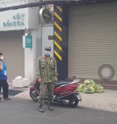 Khi TNV lạc quan gặp chú bộ đội yêu đời: Anh qua coi được em nào