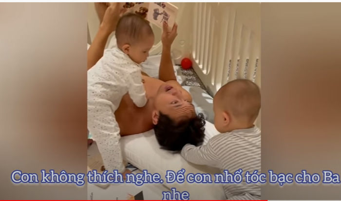 Kim Lý dạy học: Lisa tích cực nghe giảng, Leon cười từ đầu đến cuối