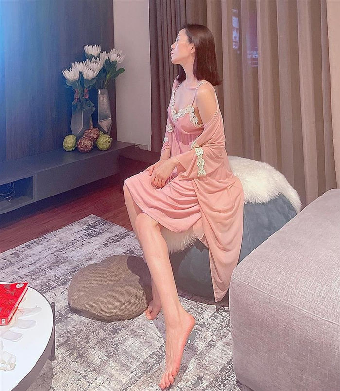 Lệ Quyên chung tình với váy ngủ: Không ngại mặc từ nhà ra phố