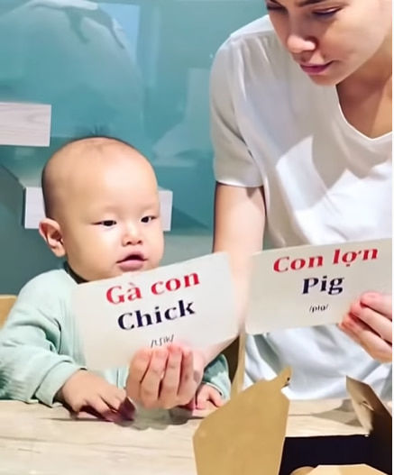 Leon chưa 1 tuổi đã học hành bài bản, nhận biết được con gà rồi nha