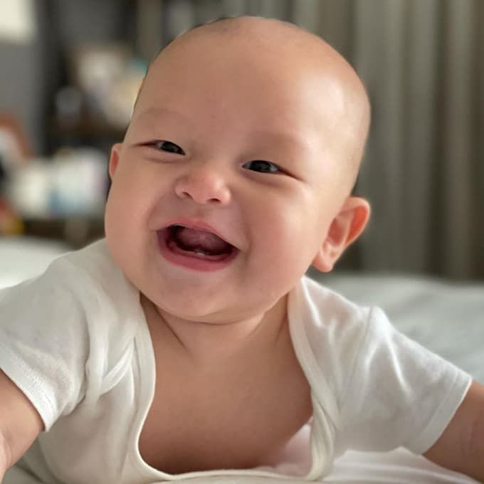 Leon chưa 1 tuổi đã học hành bài bản, nhận biết được con gà rồi nha
