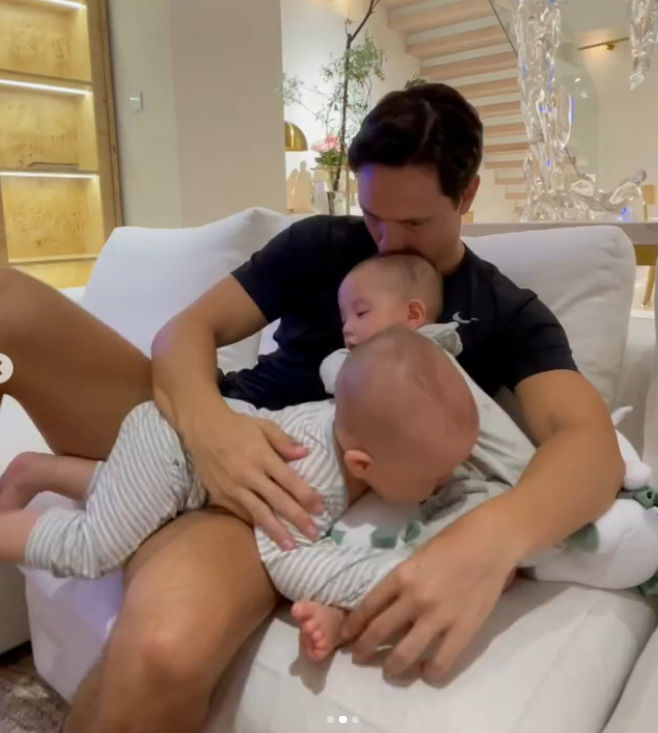 Leon và Lisa bám dính ba Kim Lý, mẹ Hà “khoẻ” rồi nha