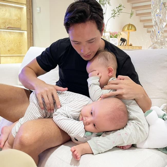 Leon và Lisa bám dính ba Kim Lý, mẹ Hà “khoẻ” rồi nha