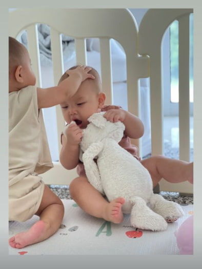 Lisa đã hết nhu mì: Đè luôn Leon, giành không được là hét!