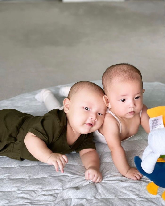 Lisa đã hết nhu mì: Đè luôn Leon, giành không được là hét!