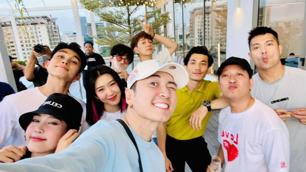 Ngắm đồng phục tông xuyệt tông đầu tiên của dàn sao Running Man Việt