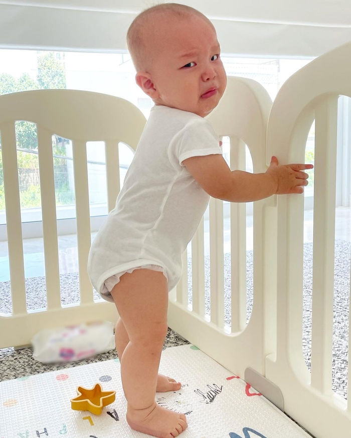 Loạt sắc thái thay đổi nhanh như chớp của Leon: lớn đi làm hài nha con