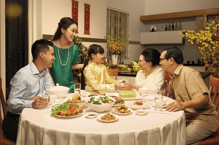 Luật bất thành văn: 50 phép tắc trên bàn cơm người Việt