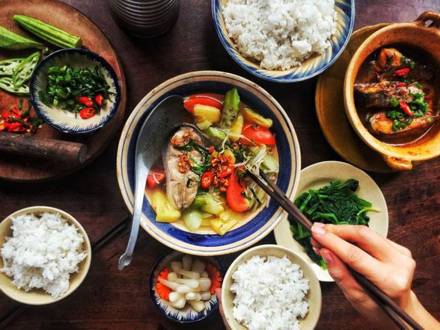 Luật bất thành văn: 50 phép tắc trên bàn cơm người Việt