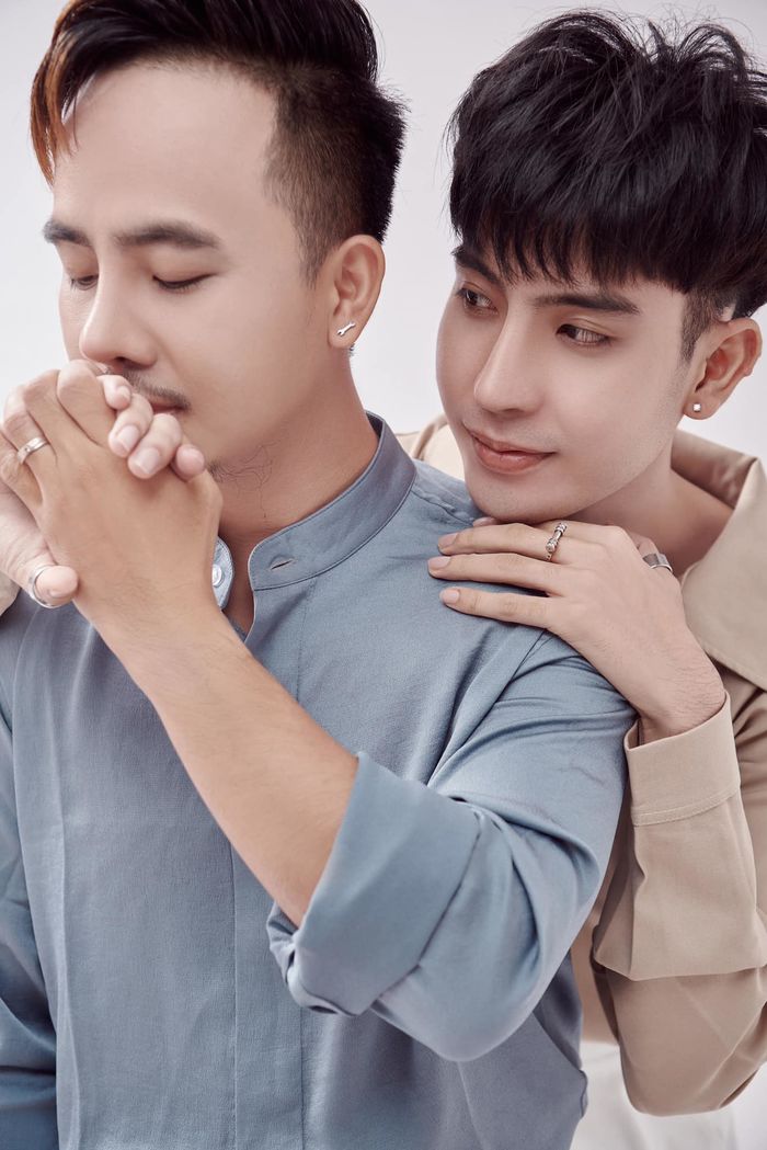 Cô dâu ném hoa cưới thành công nhất VN: nhận xong cầu hộn luôn