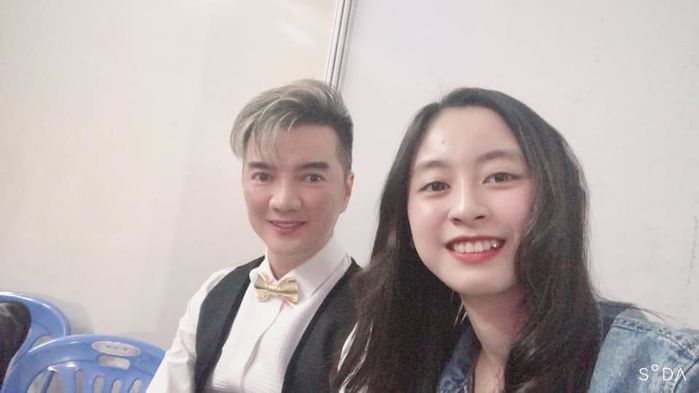 Mê nghệ sĩ mà hốt được chồng MC, vợ có kho hình đếm hoài không hết