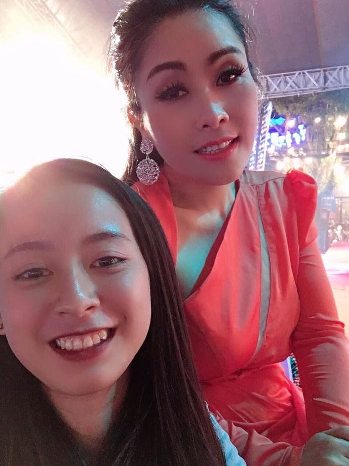 Mê nghệ sĩ mà hốt được chồng MC, vợ có kho hình đếm hoài không hết
