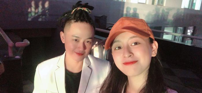 Mê nghệ sĩ mà hốt được chồng MC, vợ có kho hình đếm hoài không hết