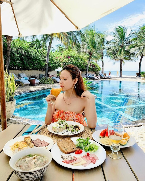 Midu tuổi 31: Vẫn mình hạc xương mai, nhìn thôi là muốn che chở