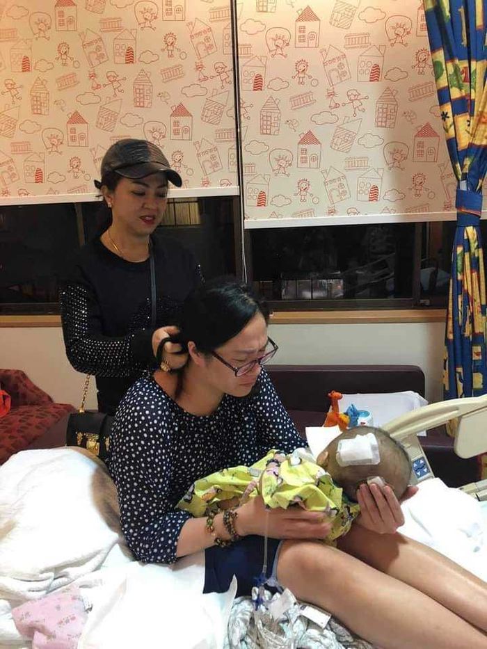 Một BV dã chiến xin 200 cái nệm bà Phương Hằng đáp ứng ngay và luôn