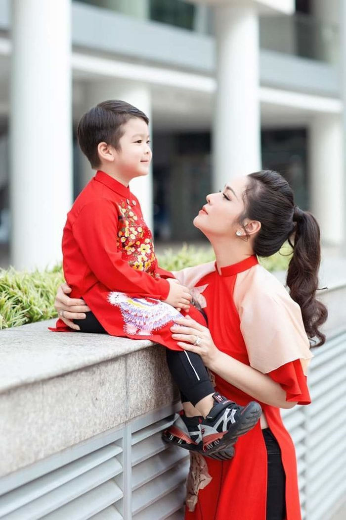 Mừng sinh nhật mẹ, con trai Nhật Kim Anh có hành động cực tình cảm