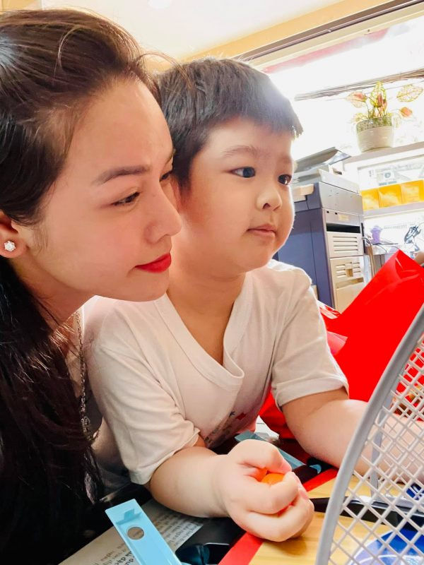 Mừng sinh nhật mẹ, con trai Nhật Kim Anh có hành động cực tình cảm