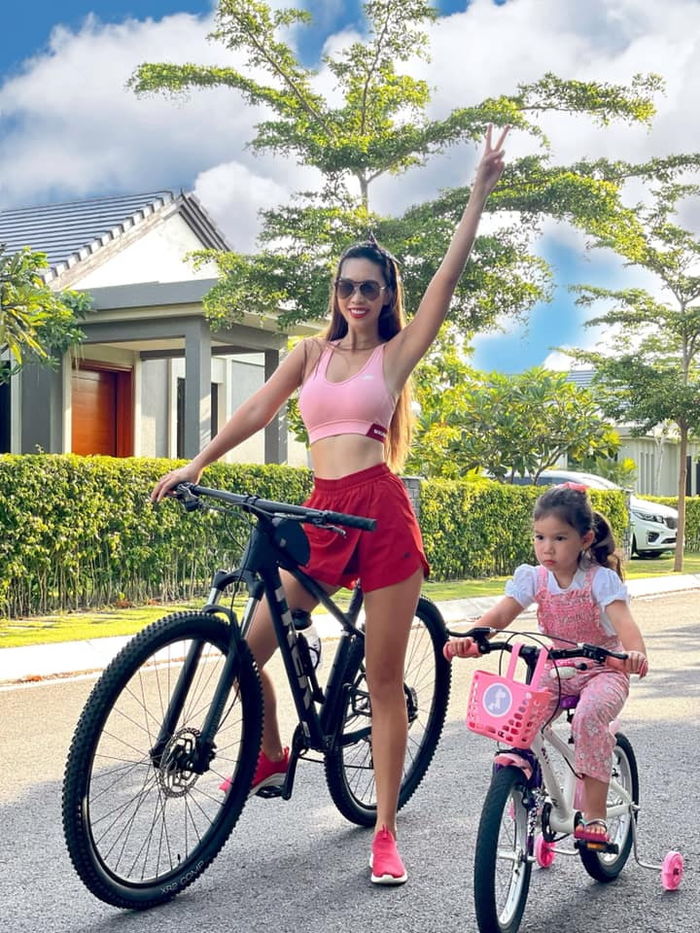 Muôn kiểu ốm nghén của sao Việt: Vân Trang sợ tiếng chuông điện thoại