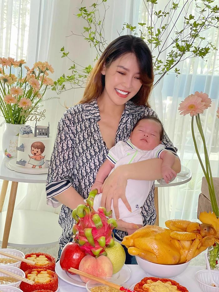 Mỹ nhân Việt mạnh mẽ sinh con khi không có nửa kia bên cạnh