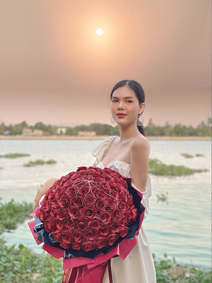 Ngắm loạt ảnh xinh đẹp của Ngọc Trinh trước khi quy y vì bị cắm sừng