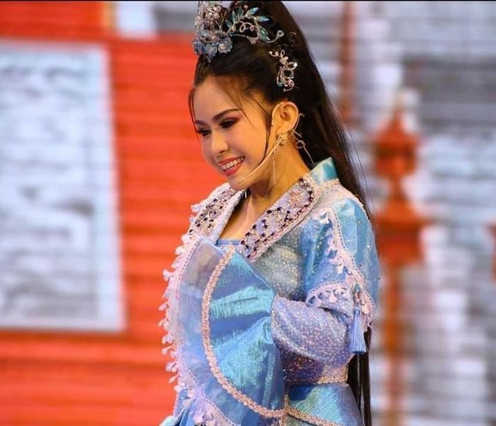 Nghệ sĩ Bình Tinh theo tiếng gọi tình yêu: Xài chung chiếc điện thoại