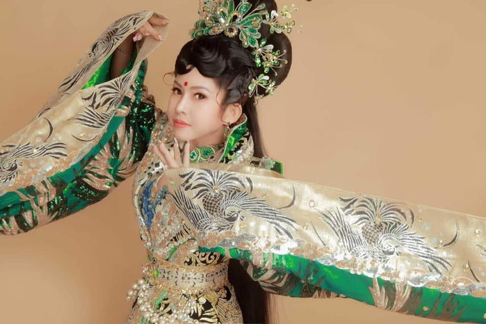 Mang thai vẫn đi diễn, nghệ sĩ Bình Tinh từng lao bụng bầu xuống đất