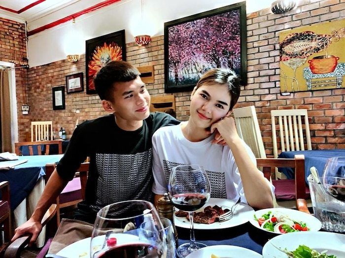 Diễn viên Ngọc Trinh xuống tóc quy y: chôn vùi hết ân oán khổ đau