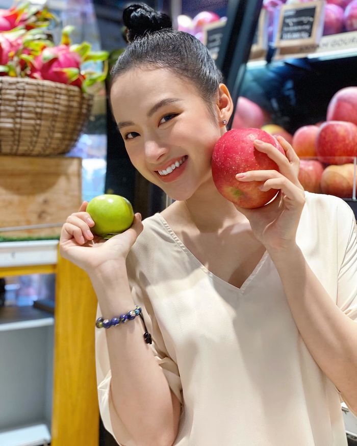 Diễn viên Ngọc Trinh xuống tóc quy y: chôn vùi hết ân oán khổ đau