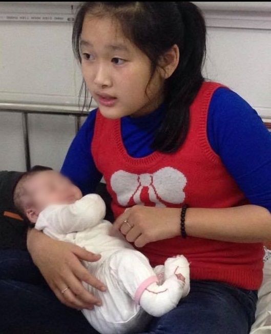 Người mẹ vĩ đại nhất Hà Nội dành 8 tỷ chữa bệnh cho con trai nuôi