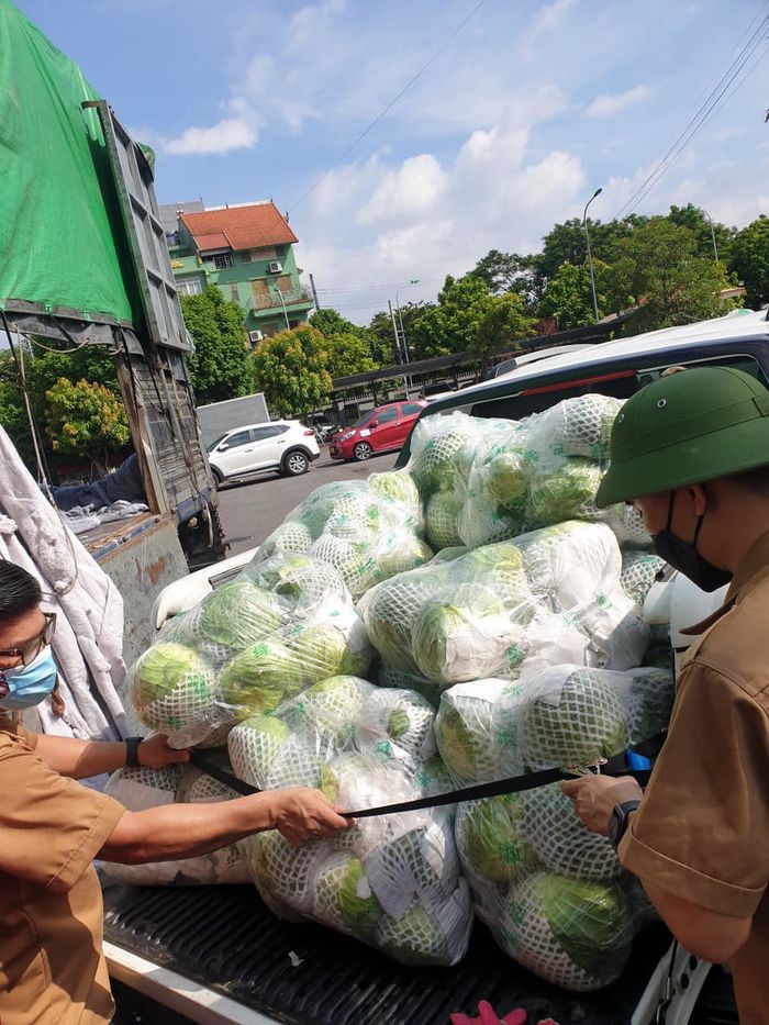 Người phụ nữ ủng hộ 1,5 tỷ cho miền Trung tiếp tục giúp đỡ mùa dịch